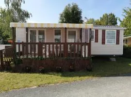 Bungalow cosy à Onzain avec terrasse & piscine partagée