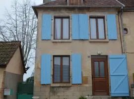 Maison accueillante à Saint-Amand-en-Puisaye avec jardin