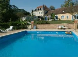 Maison spacieuse au cœur de Queyssac avec jardin