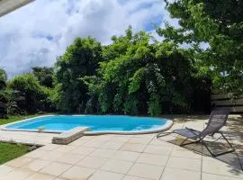 "Villa confortable proche de Case-Pilote avec piscine privée"