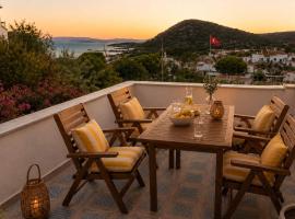 Villa with private pool and unique sea view in Çeşme, hotel u Češmama