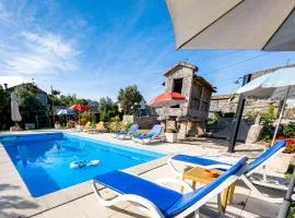 Idyllic Villa in Cova with Private Pool