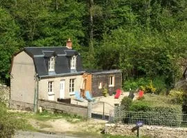 Maison accueillante à Bléré avec cheminée et terrasse