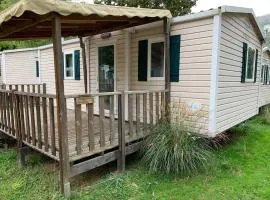 Bungalow charmant à Argences-en-Aubrac avec piscine partagée