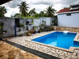 Charmant bungalow à Baie-Mahault avec piscine privée