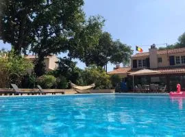 Maison charmante avec piscine privée à Saint-Georges-de-PointindouxC