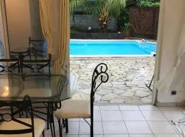 Appartement confort à Sainte-Rose avec piscine partagée