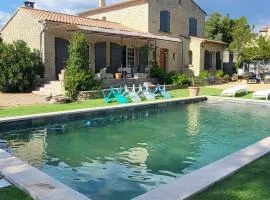 Magnifique villa avec piscine privée à Aubignan