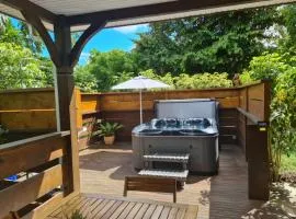 Bungalow charmant à Le Moule avec piscine et jardin
