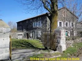 Maison de charme en campagne à Arlempdes avec jardin
