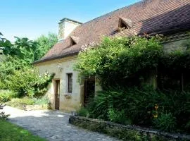 Maison charmante à Saint-Cybranet avec piscine partagée