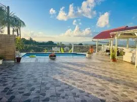 Appartement charmant à Rivière-Pilote avec piscine privée