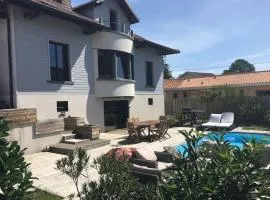Villa élégante à Biscarrosse avec piscine privée