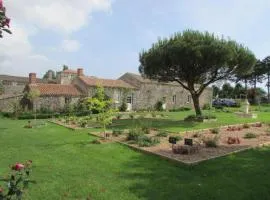 Maison spacieuse proche du centre de Landevieille + jardin clôturé