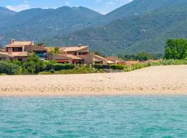 Maison accueillante à Calcatoggio avec jardin clôturé.
