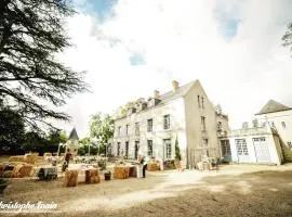 Manoir somptueux à Messas avec piscine privée et grand jardin.