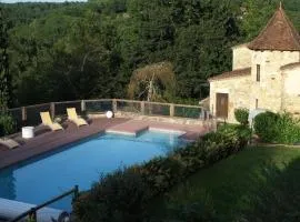 Maison de charme à Puy-l'Évêque avec piscine partagée