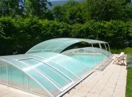 Maison accueillante à Gembrie avec piscine partagée