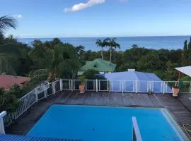 Villa panoramique à Pointe-Noire avec vue sur mer et piscine