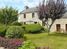 Maison confortable proche de Ploudalmézeau avec jardin