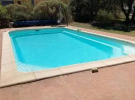 Charmant chalet à Cornillon-Confoux avec piscine partagée