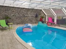 Maison charmante à Pontorson avec piscine partagée