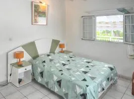 Appartement convivial au Moule avec jardin clôturé