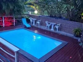 Appartement charmant à Rivière-Pilote avec piscine partagéeB