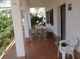 Charming Apartment in Gdinj + Garden