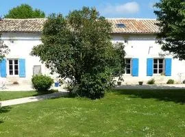 Maison de charme à Saint-Vincent-la-Châtre avec piscine partagée