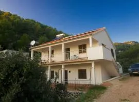Charming Apartment with Sea View, Gdinj, 70 m², Garden
