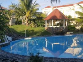 Spacious house with shared pool in Palmar, sea view., hotel en Palmar