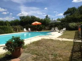 Manoir enchanteur à Cailhau avec piscine privée sécurisée