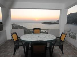 Comfortable house in Mirties with terrace and parking, хотел в Myrties