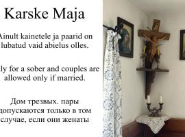 Karske tuba, hotel di Tapa
