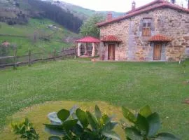 Charming House in La Cavada with Jacuzzi