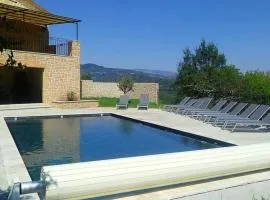 Villa spacieuse avec piscine privée et vue montagne à Prades