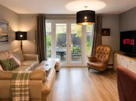 Chilton Charm Modern 3BR Ideal for Long Stays