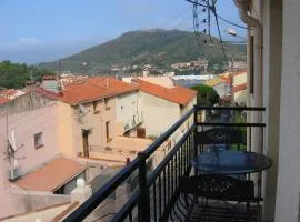 Appartement avec vue sur mer à Port-Vendres, 60 m², balcons.
