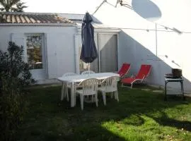 Petite maison charmante à La Couarde-sur-Mer avec jardin clôturé