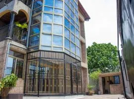 Appartement spacieux à Kinshasa avec balconELv