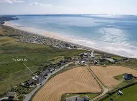Unforgettable sea views, Hot tub, Modern property