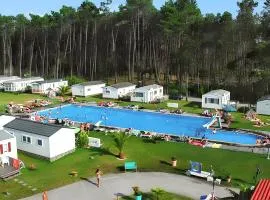 Bungalow with Shared Pool in Pataias + 30 m² + Pool.