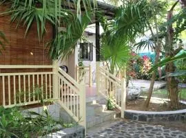 Cosy House in Blue Bay with Private Parking and Terrace