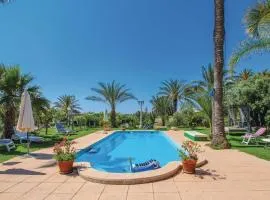 Spacious Villa with Pool near the Beach in Alicante