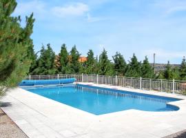 Spacious house with mountain view in Vila Fernando, Hotel in Vila Fernando