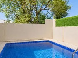 Hiara Villa With Private Pool, Terrace and Garden Area Near Fateh Sagar Lake