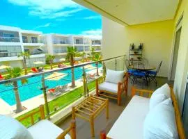Pool View Apartment 6 Min to Beach