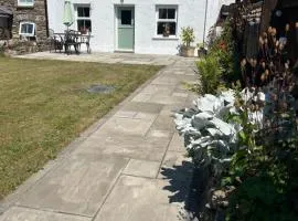 Owl Cottage - sleeps 5 near Brecon Beacons, Zip World, Bike Park Wales