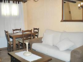 Family Apartment with Mountain View in Hueva, ξενοδοχείο σε Hueva